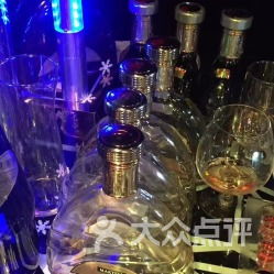淮海路酒吧團(tuán)購攻略 集結(jié)電話地址價(jià)格營業(yè)時間，盡享酒類優(yōu)惠